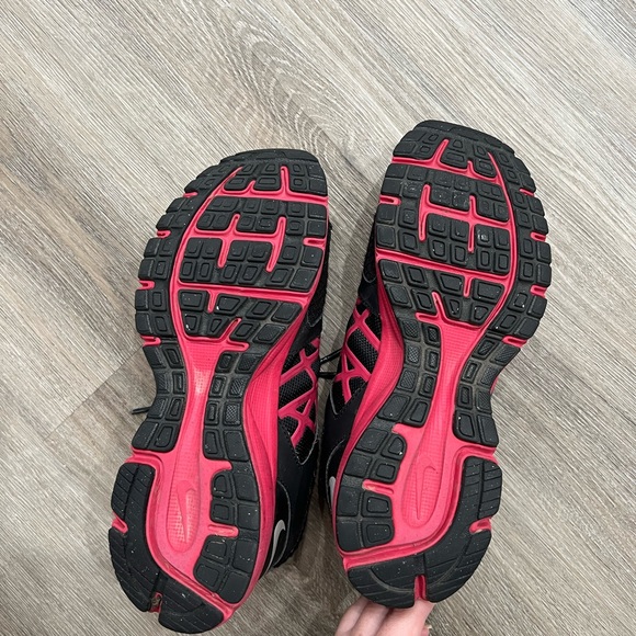 NIKE SHOES - Picture 7 of 9